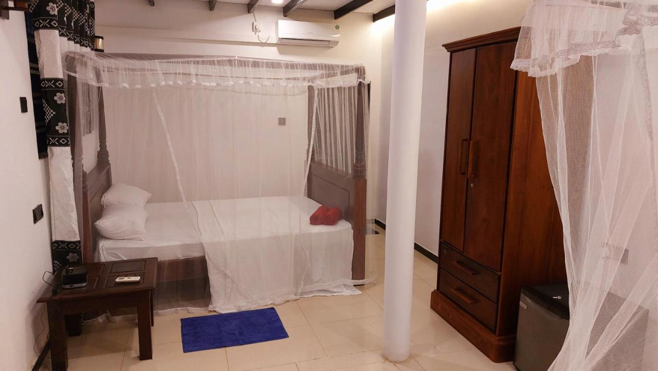 Bandulas Beach House Хиккадува Экстерьер фото