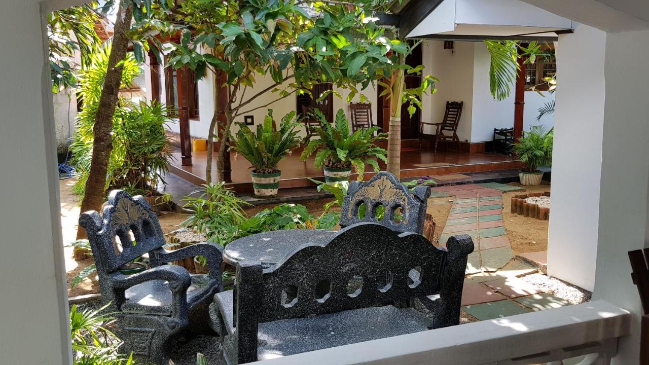 Bandulas Beach House Хиккадува Экстерьер фото