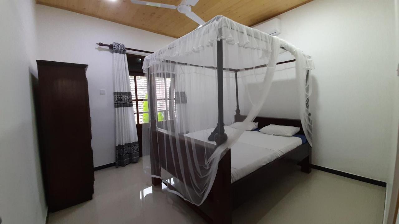 Bandulas Beach House Хиккадува Экстерьер фото