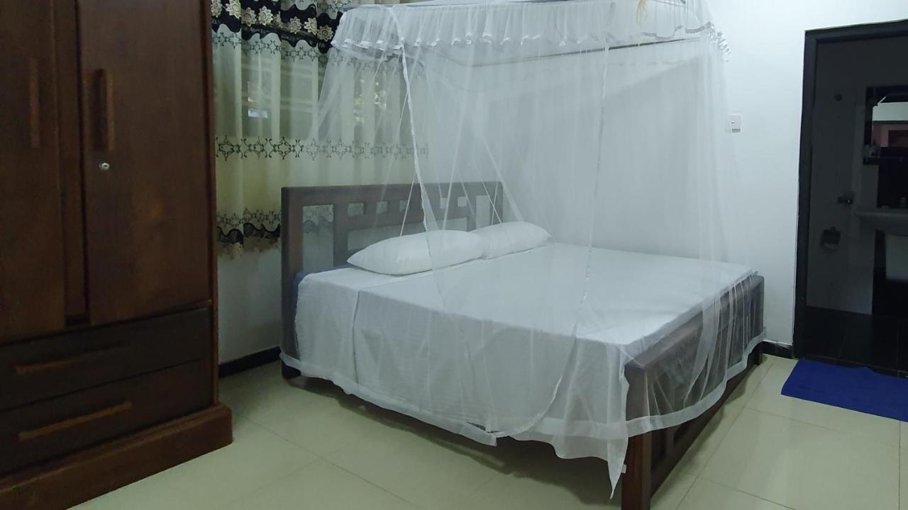 Bandulas Beach House Хиккадува Экстерьер фото