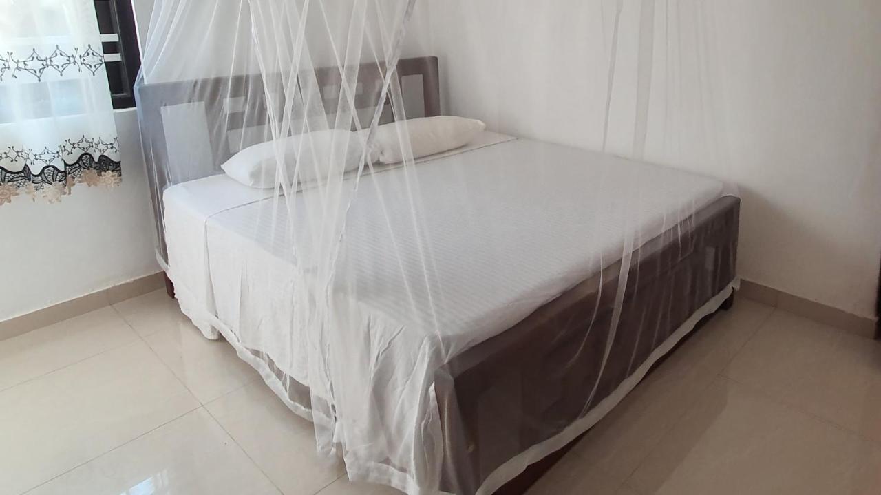 Bandulas Beach House Хиккадува Экстерьер фото