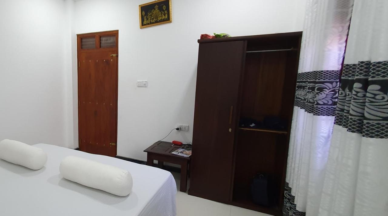 Bandulas Beach House Хиккадува Экстерьер фото
